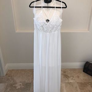 Women’s white maxi dress